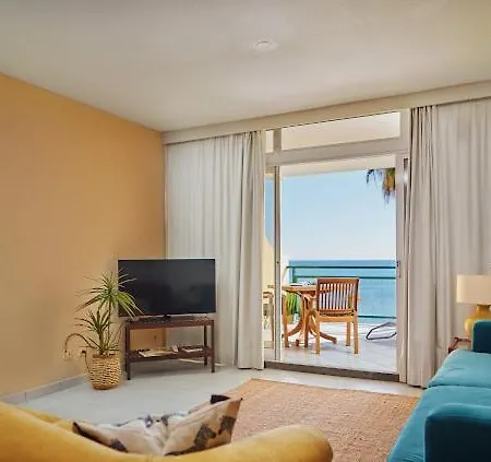 Lovely With Pool And Sea View *